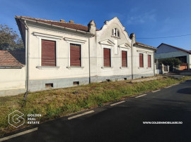 Casa cu elemente arhitecturale originale, 2369 mp teren, ...