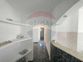 Apartament cu 3 camere de vânzare în zona Alfa