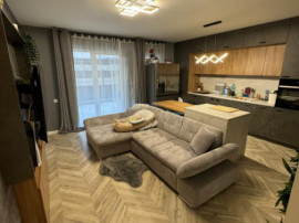 Apartament de 3 camere, 53 mp , cu gradina , zona Cetatii
