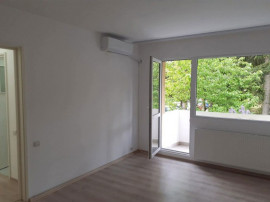 Apartament 3 camere Astra,renovat,etaj 1,liber,112000 Euro neg