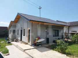 Casă 3 camere, 90 mp, teren 611 mp, Paulești