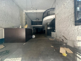 Centru Istoric parter 182 mp terasa trafic intens