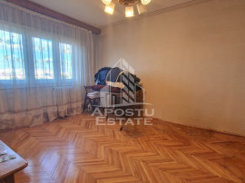 Apartament 3 camere, decomandat, etaj intermediar, zona G...