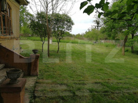 Casa demolabila, 50 mp, cu 1800 mp teren, zona Cosoveni