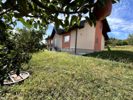Casa de vanzare, parter 4 camere, garaj, 1424mp teren - Buci