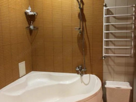 Se inchiriaza apartament cu 3 camere