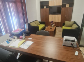 Inchiriere spatiu comercial, 6 incaperi, 133 mp, zona Cornit
