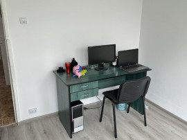 Aparatori Patriei, Apartament 3 camere, complet decomandat. Centrala p