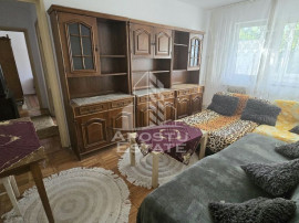 Apartament cu 4 camere, etaj intermediar, zona Dacia