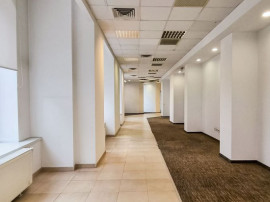 Zona P-ta Unirii P+M 195 mp trafic intens