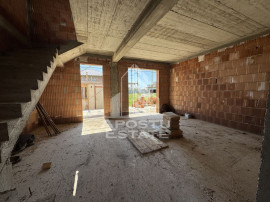 Duplex cu 3 camere, bucatarie separata, toate utilitatile...