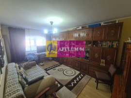 Apartament cu 3 camere de vanzare in Campina - Zona Centrala