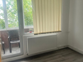 Apartament 3 camere, decomandat.Metrou Aparatori Patriei.