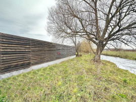 Curte Generoasa Zona Linistita