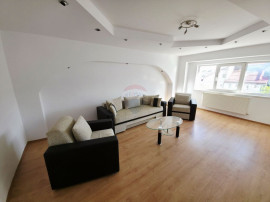 Apartament cu 2 camere de v&acirc;nzare &icirc;n zona 1 Mai