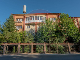 Hotel de vanzare la cateva minute de Podul Mogosoaia