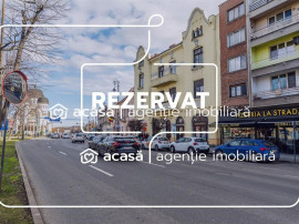 VANDUT! 2 apartamente unificate, B-dul Revoluției, Arad....