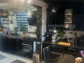 Casă 5 camere | Zonă semicentrală | Curte proprie | 100 m