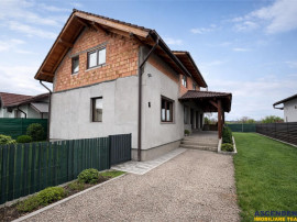 Vila individuala,5 camere,5 bai,170mp utili,areal A,teren 6