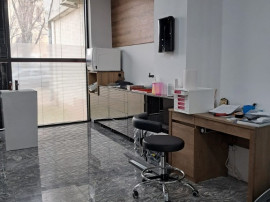 Spatiu comercial,2 băi,zona Frumoasa,vis-s-vis de Mănăstirea Frumoasa