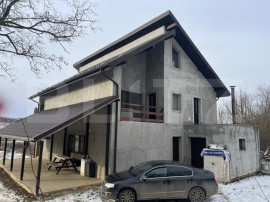 Casa cu etaj si mansarda, 5 camere, zona Santa, Mogosesti