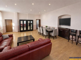 Rezidenta 4 camere,in farmec istoric, vedere Tampa,cu beci s