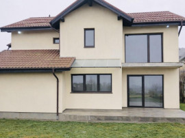 Casa individuala impecabila, cu semineu, Stupini, gata de mu