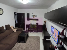 Apartament cu 2 camere de v&acirc;nzare &icirc;n C&acirc;mpina, zonă Ce...