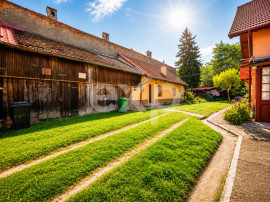 Corp de casă renovat, curte comună &ndash; Str. Lungă, Brașo