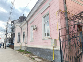 Casă de v&acirc;nzare, &icirc;n zona centrală &ndash; Botoșani