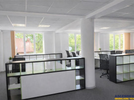 Spatiu, configurat pe trei niveluri, Central, Brasov