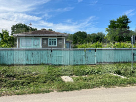 Casă + 2.700 mp teren &icirc;n Leorda - La strada principală -