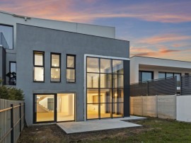 Casa 5 camere moderna cu curte Pipera