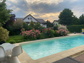VILA 7 CAMERE l LUX l PISCINA l CURTE LUXURIANTA l GARAJ ...