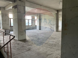 Spațiu comercial de 675mp de v&acirc;nzare &icirc;n zona Dudesti