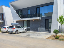 Vila exclusivista I Voluntari