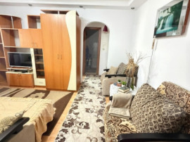 Apartament cu doua camere, semidecomandat, etaj 1, zona Buco