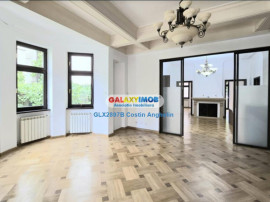 Apartament in vila - curte exclusiva 300 mp - Strada Paris /