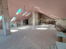 Spațiu comercial de &icirc;nchiriat &ndash; 238 mp, Mansardă,