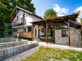 Casă de v&acirc;nzare, 120 mp, zona Prundul B&acirc;rgăului