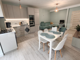 Apartament 2 camere, parter &icirc;nalt, bloc nou, mobilier la co