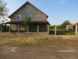 Vila cu 5 camere si livada 200 pomi fructiferi, 4399 mp t...