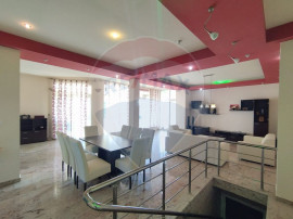 Casă de vinzare in centrul orasului Santana cu 5 camere