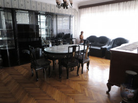 Apartament 5 camere amenajat - Zona Boul Rosu