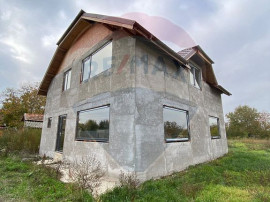 Casă compusă din 4 camere cu 1.451mp. teren - Iratoșu