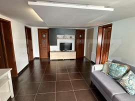 Două apartamente la casă, teren 250 mp, grădină, garaj,