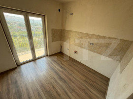 Apartament Tip Casă cu Scară interioară, Curte și Garaj