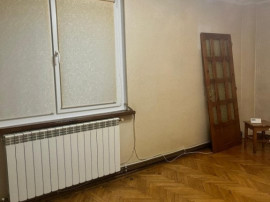Apartament Central ,3 camere, 72mp ,etaj 2, SIRET