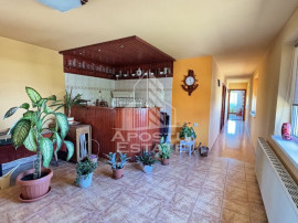 Casa cu 6 camere, 200 mp, 2 fronturi, Zona Mehala