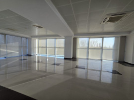 Splaiu Unirii teren 5000 mp Imobil S+P+5 Showroom, Clinic...